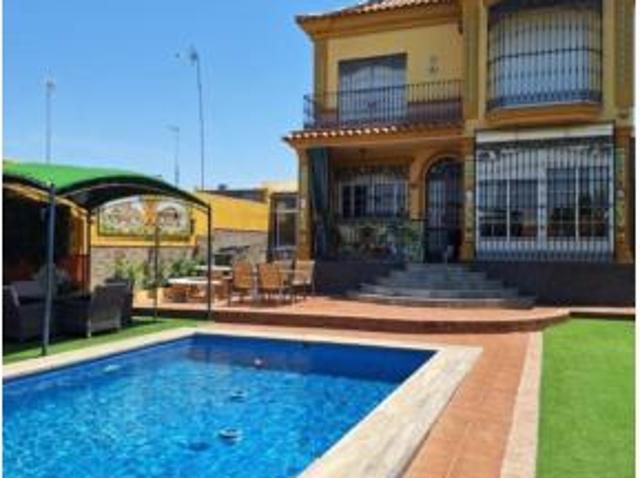Chalet en venta en Alcalá De Guadaíra, Andalucía