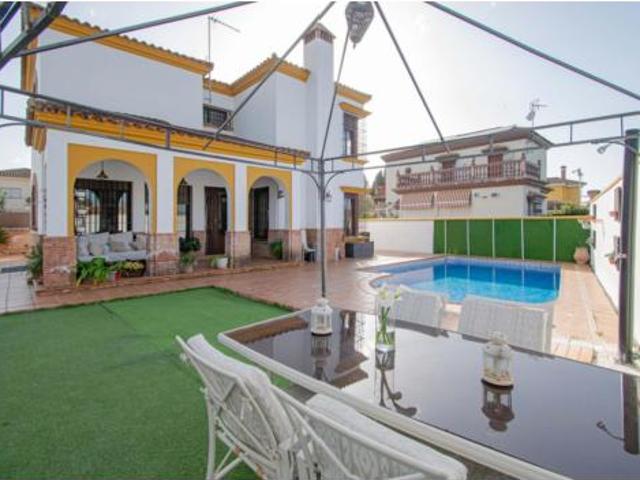 Chalet en venta en Alcalá De Guadaíra, Andalucía