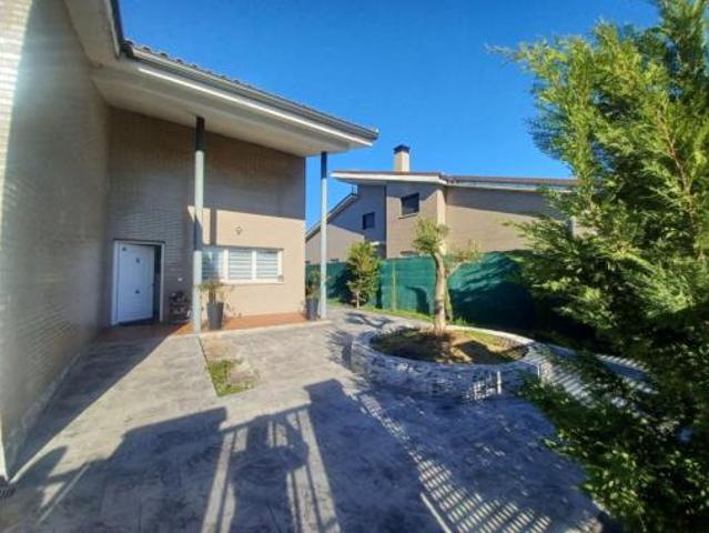 Villa en venta en Aldeamayor De San Martín, Urbanización el Soto