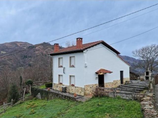 Chalet en venta en Aller, Asturias