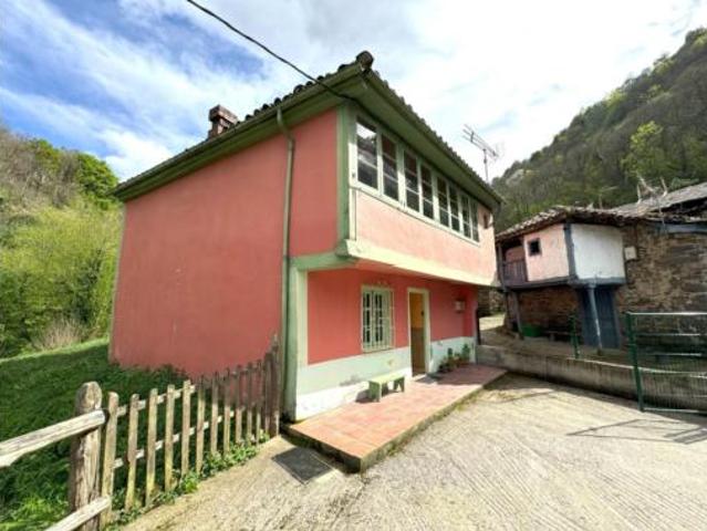 Chalet en venta en Aller, Asturias