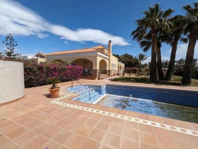 Chalet en venta en Retamar, Almería