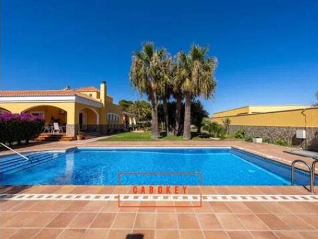 Chalet en venta en Retamar, Almería