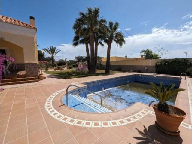 Chalet en venta en Retamar, Almería