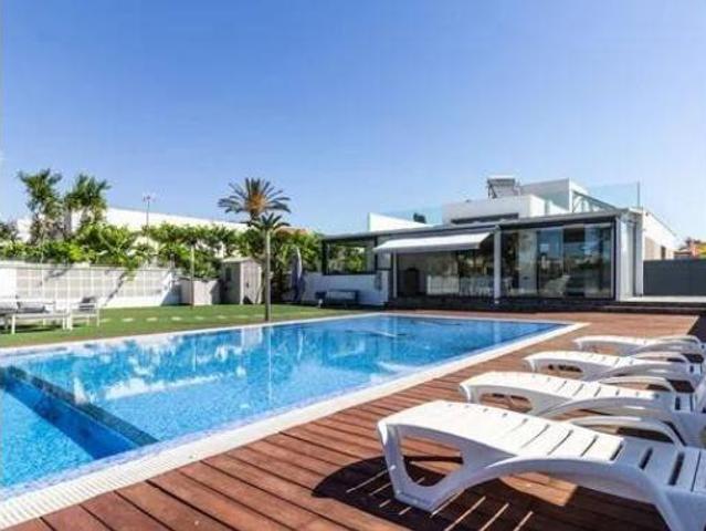 Chalet en venta en Retamar, Almería