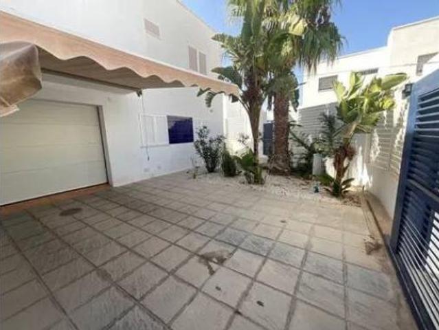 Chalet en venta en Retamar, Almería