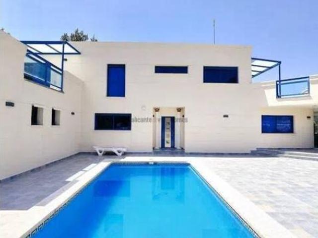 Chalet en venta en la Marina Baixa, Valencia