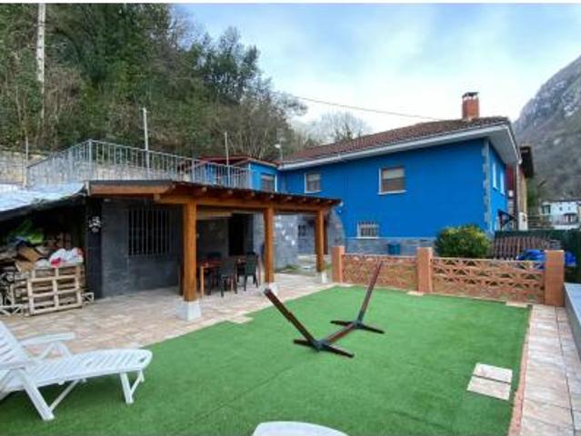 Villa en venta en Amieva, Precendi Villa en venta en Amieva, Precendi