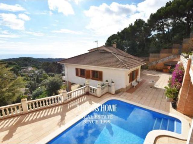 Chalet en venta en els Tres Turons, Maresme