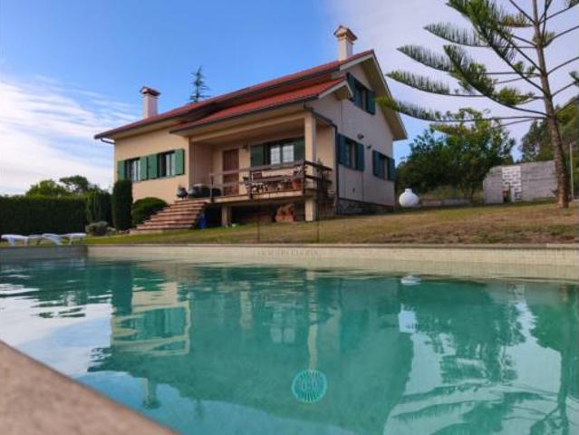 Chalet en venta en Ares, Ferrol