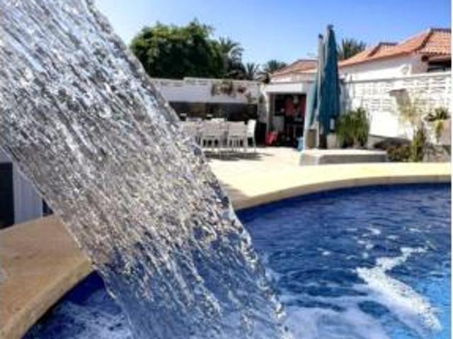 Chalet en venta en Los Cristianos, Arona