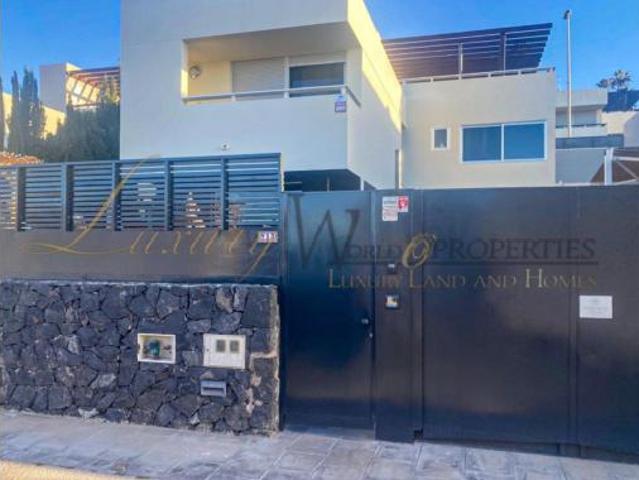 Villa en venta en Arona, Aguilas del Teide