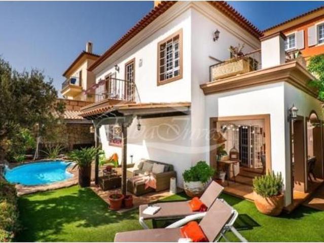 Villa en venta en Arona, Aguilas del Teide