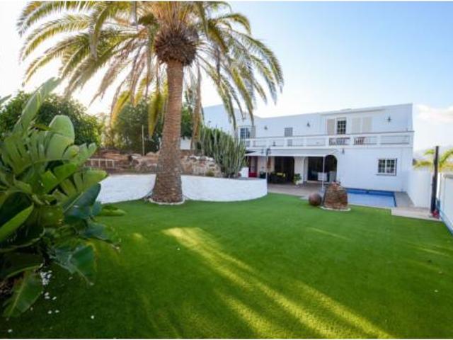 Villa en venta en Arona, Las Galletas
