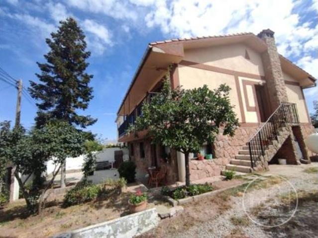 Villa en venta en Ávila