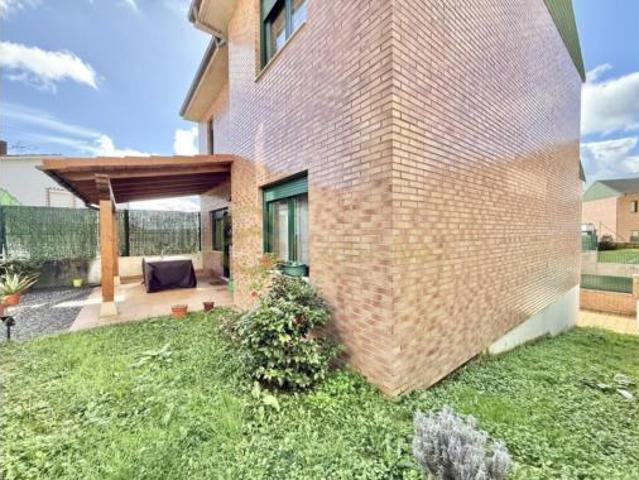 Chalet en venta en Valgranda, Avilés