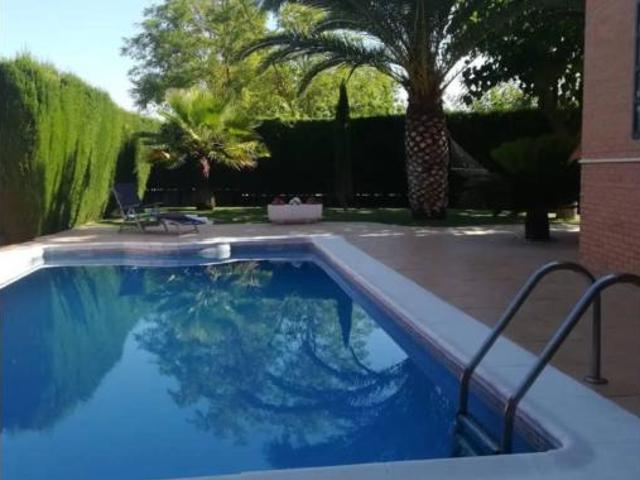 Chalet en venta en Baeza, Andalucía