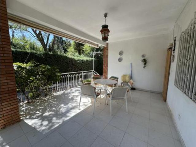 Villa en venta en Baeza, Urbanización Las Viñas