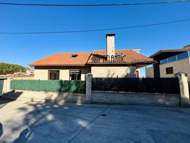 Chalet en venta en Baíña, Vigo