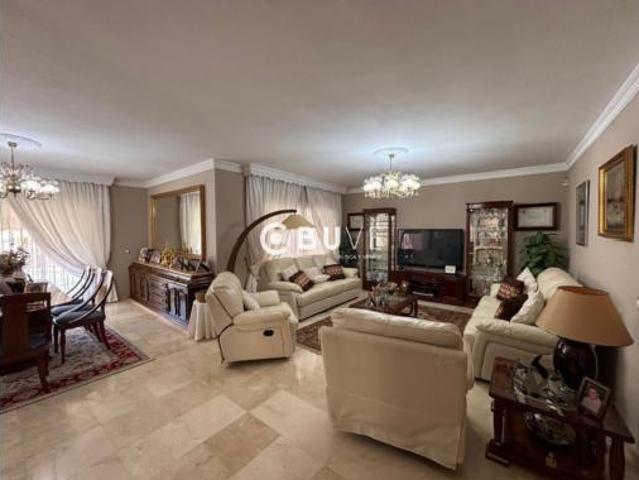 Chalet en venta en La Perla-Torremuelle, Costa del Sol Occidental