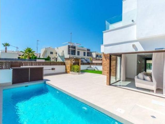 Villa en venta en Benejúzar