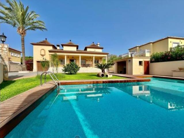 Chalet en venta en Beniarbeig, Alicante