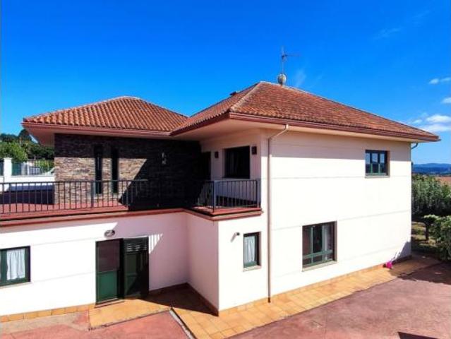 Chalet en venta en Bergondo, A Coruña