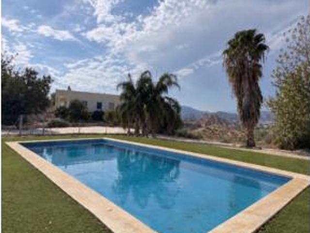Chalet en venta en Runes, Blanca