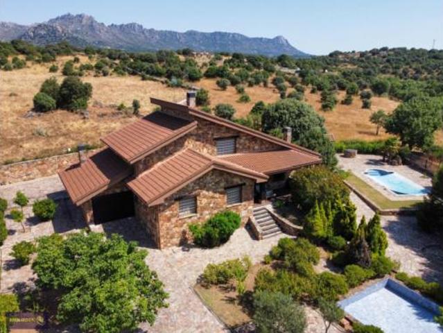 Villa en venta en Cabanillas De La Sierra