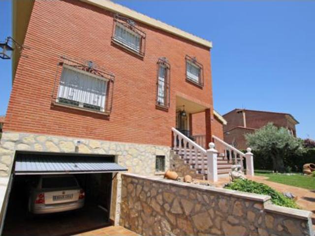 Villa en venta en Cabanillas Del Campo
