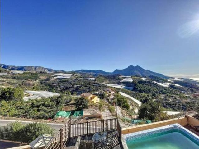 Chalet en venta en Callosa D'en Sarrià, Valencia
