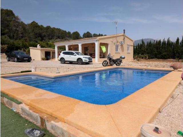 Villa en venta en Callosa D'en Sarrià, Urbanització Santa Clara