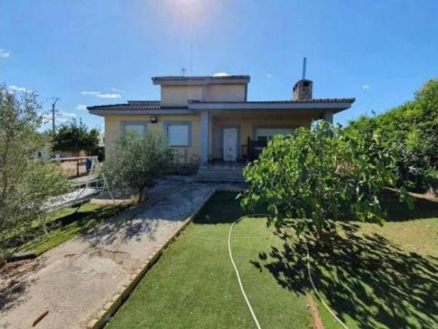 Villa en venta en Calvarrasa De Arriba