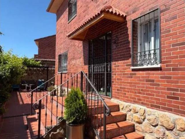 Chalet en venta en Campo Real, Madrid