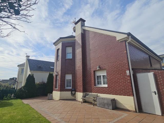 Chalet en venta en Soto de la Marina, Santa Cruz De Bezana