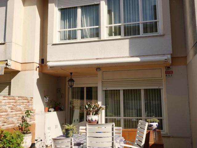 Chalet en venta en Laredo