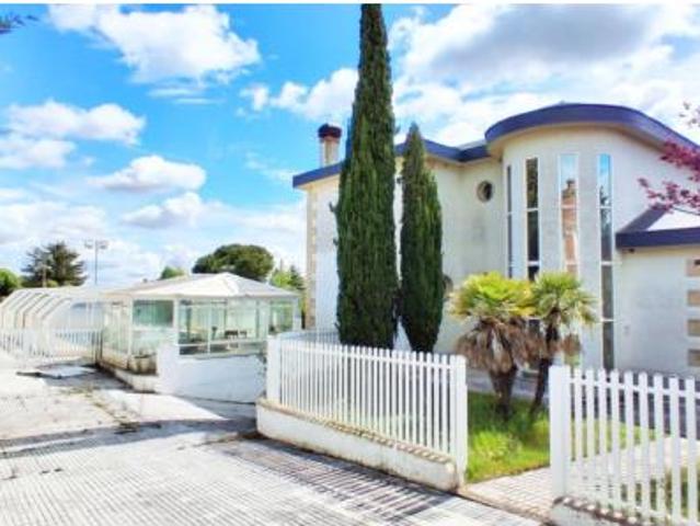 Villa en venta en Carbajosa De La Sagrada