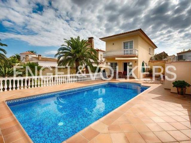 Villa en venta en Castelló D'empúries