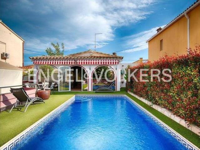 Villa en venta en Castelló D'empúries
