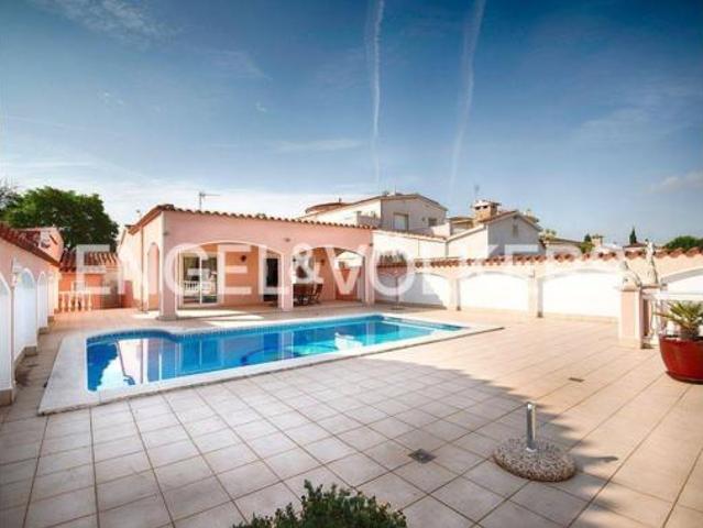 Villa en venta en Castelló D'empúries