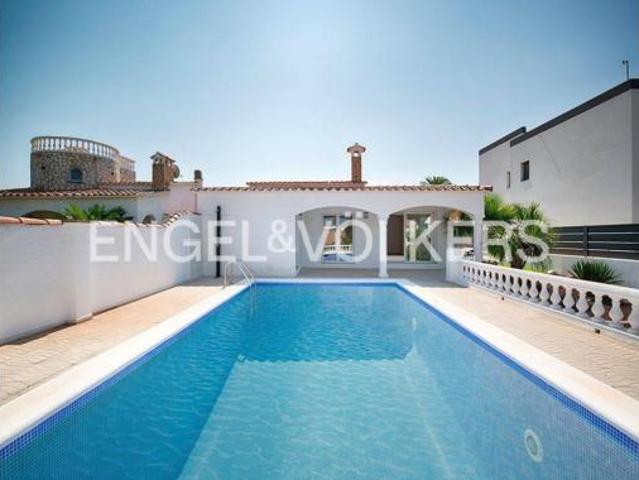 Villa en venta en Castelló D'empúries