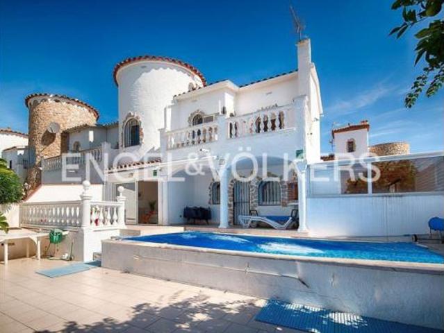 Villa en venta en Castelló D'empúries
