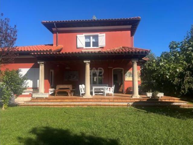 Chalet en venta en Piedrasblancas, Castrillón