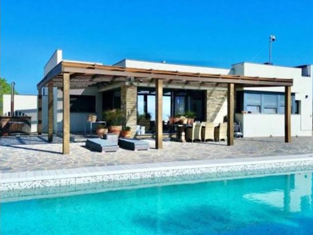 Chalet en venta en Cervera Del Maestre, Valencia