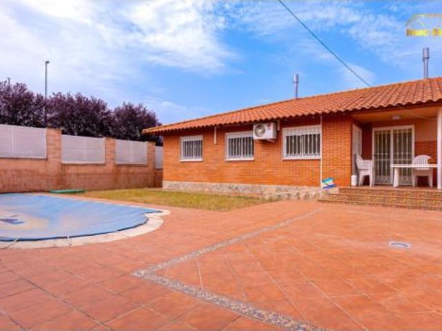 Chalet en venta en Chiloeches, Castilla-La Mancha