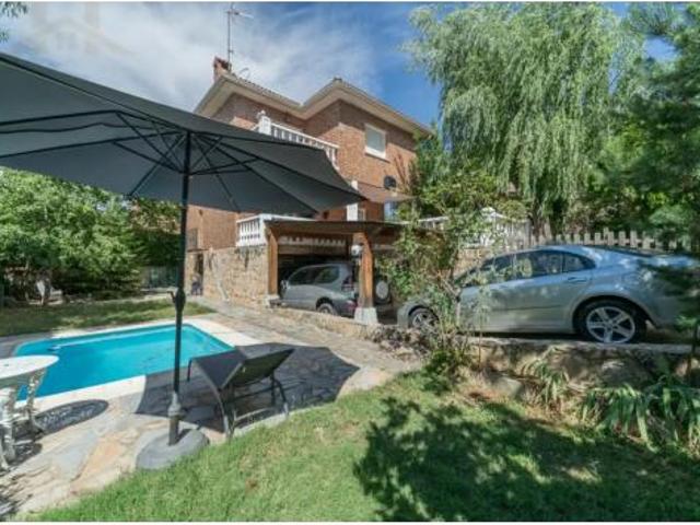 Chalet en venta en Colmenarejo, Madrid