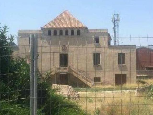 Chalet en venta en Almeda, Cornellà De Llobregat