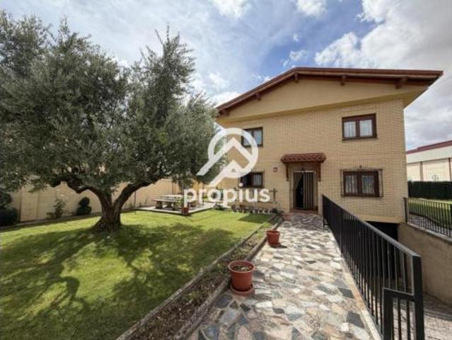 Chalet en venta en Cuzcurrita de Río Tirón, La Rioja