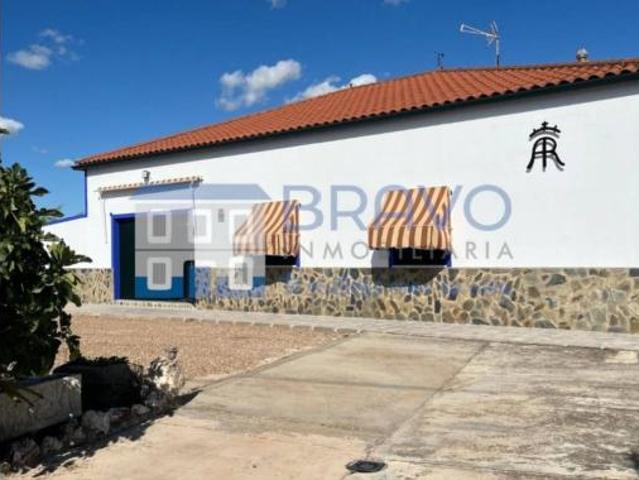 Chalet en venta en Don Benito, Extremadura