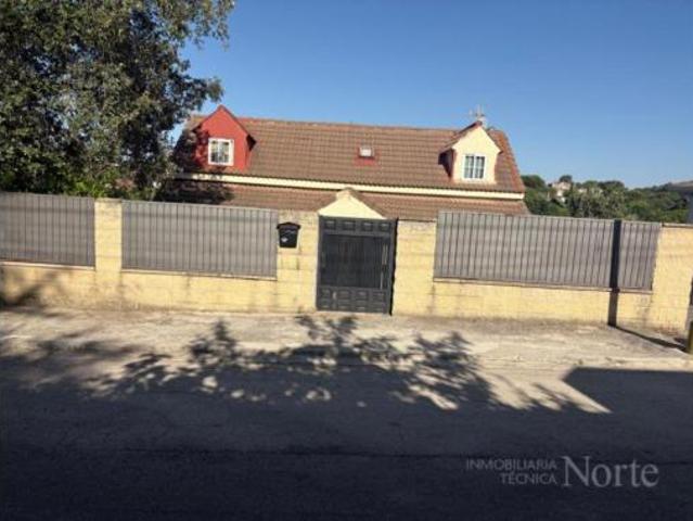 Villa en venta en El Casar, Montecalderón